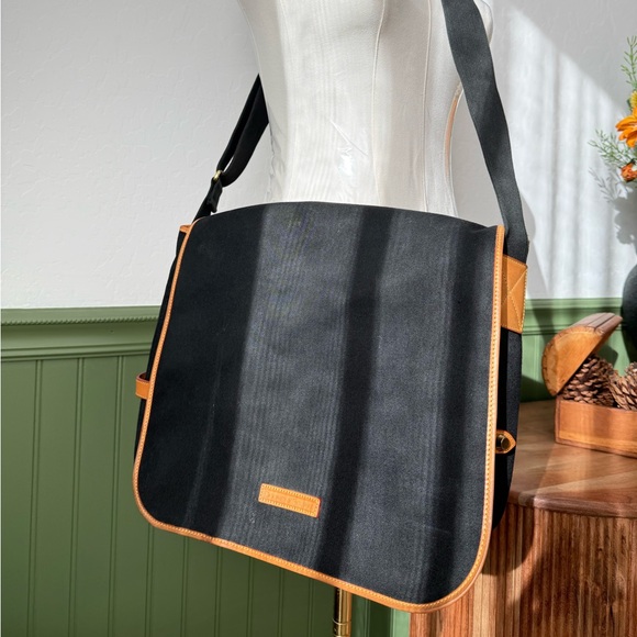 Vintage Dooney & Bourke Messenger’s crossbody bag in Black Canvas/leather VGUC - Picture 4 of 17
